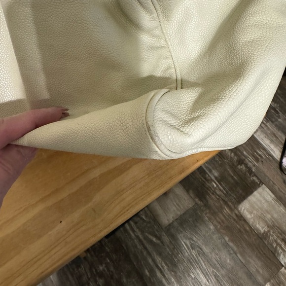 Chanel Caviar Leather Pocket in the City Satchel - Picture 5 of 12